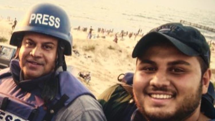 Der getötete Hamza al-Dahdu mit seinem Vater Wael al-Dahdu im November.