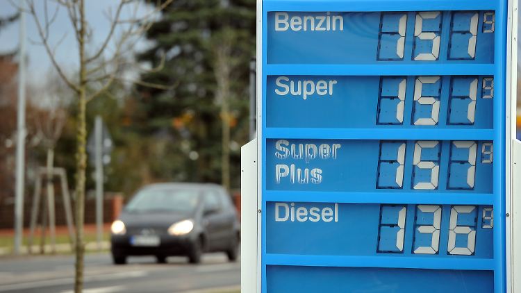 Die Preisanzeige an einer Tankstelle in Frankfurt (Oder) am 18. Januar.