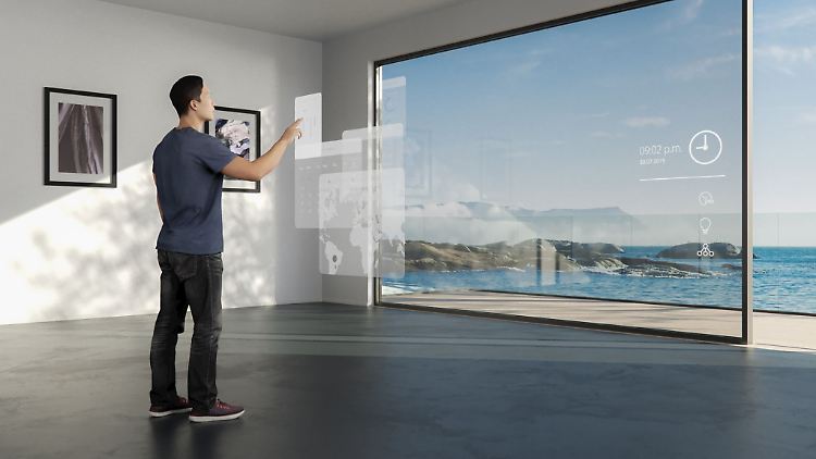Die transparente Displayfolie von Zeiss soll nahezu jede Glasoberfläche zu einem Bildschirm machen können.