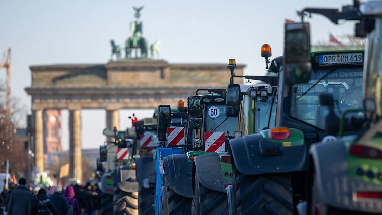 Die Bauern tragen ihren Frust auf die Straße.