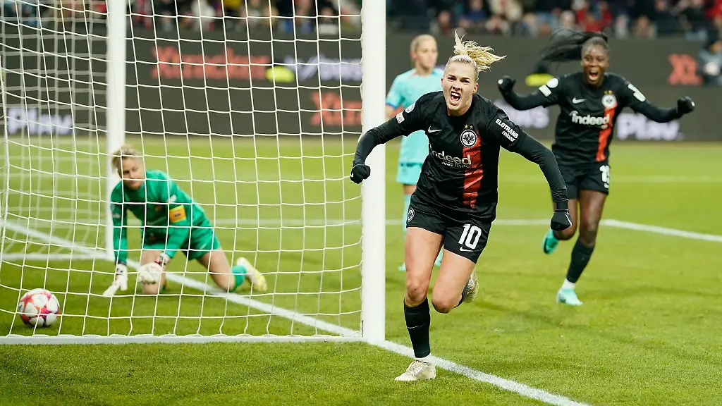 Frankfurts-Torschuetzin-Laura-Freigang-M-jubelt-ueber-ihr-Tor-zum-1-0