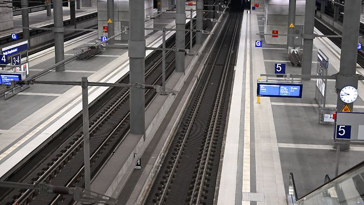Die Deutsche Bahn kann den Streik der Lokführergewerkschaft GDL juristisch zunächst nicht verhindern.