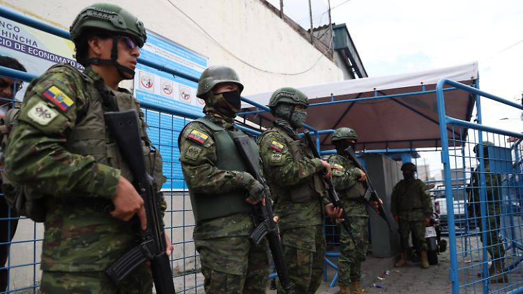 Soldaten werden jetzt in ecuadorianischen Gefängnissen eingesetzt.