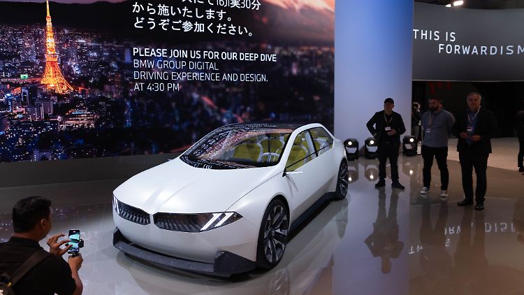 Das vollelektrische BMW-Konzeptfahrzeug ''Neue Klasse'' wird auf der Japan Mobility Show 2023 in Tokio gezeigt.