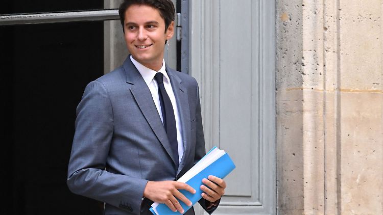 Gabriel Attal war bislang Bildungsminister in Frankreich. Nun wurde er von Präsident Macron zum Premierminister ernannt (Archivbild).