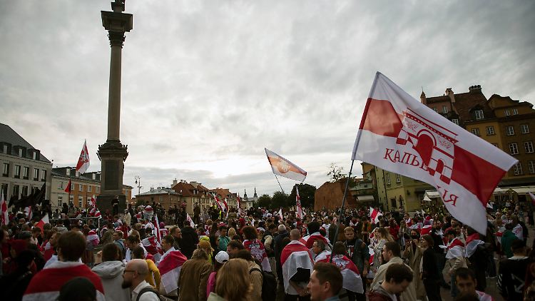 Die mutmaßliche KGB-Agentin soll in Polen lebende Belarussen ausspioniert haben. Das Bild zeigt belarussische Demonstranten in Warschau.