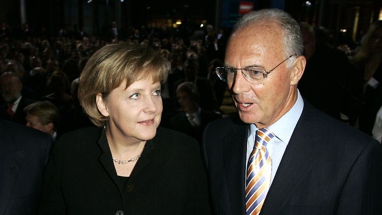 Merkel und Beckenbauer 2006 in Berlin.