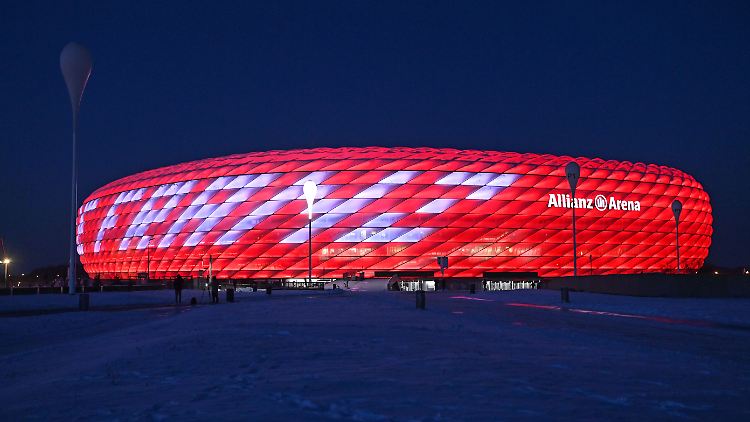 "Danke Franz", die Allianz Arena leuchtet.