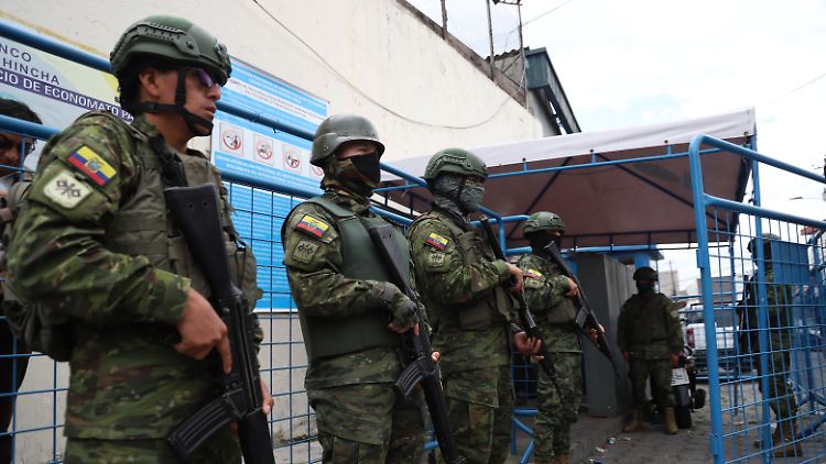 Nach der Flucht eines berüchtigten Drogenbosses gilt in Ecuador ohnehin der Ausnahmezustand.