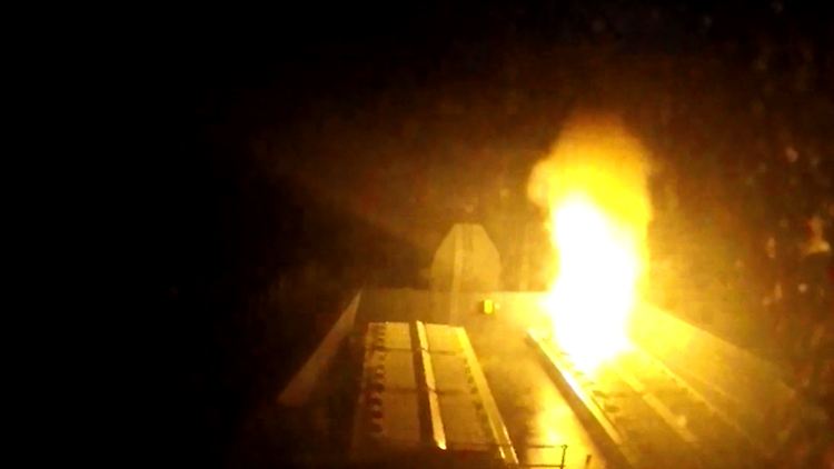 Wie hier im Dezember fängt die Militärkoalition immer wieder Drohnen und Raketen ab, die auf Schiffe im Roten Meer zielen.