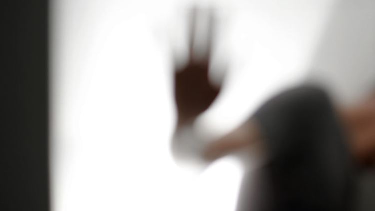 Die Hände zittern, das Herz rast: Bei einer Panikattacke schaltet der Körper in einen Ausnahmezustand.