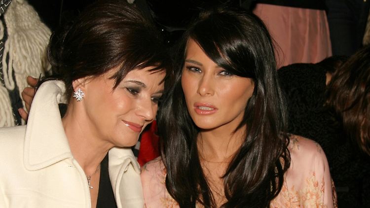Zusammen erschienen Melania Trump (r.) und Amalija Knavs nicht so oft in der Öffentlichkeit - dieses Foto stammt aus dem Jahr 2004.