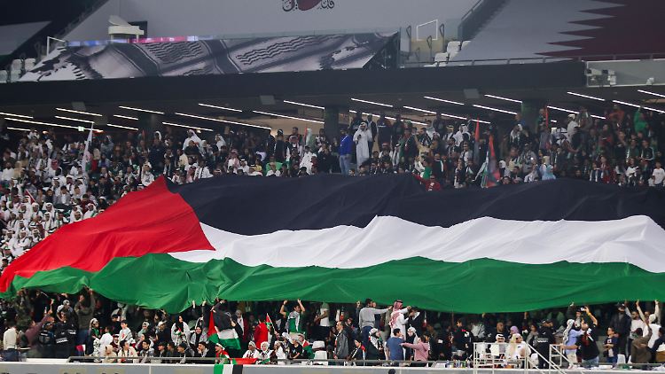 Palästinenische Fans beim 0:0 gegen Saudi-Arabien in dieser Woche in Doha.