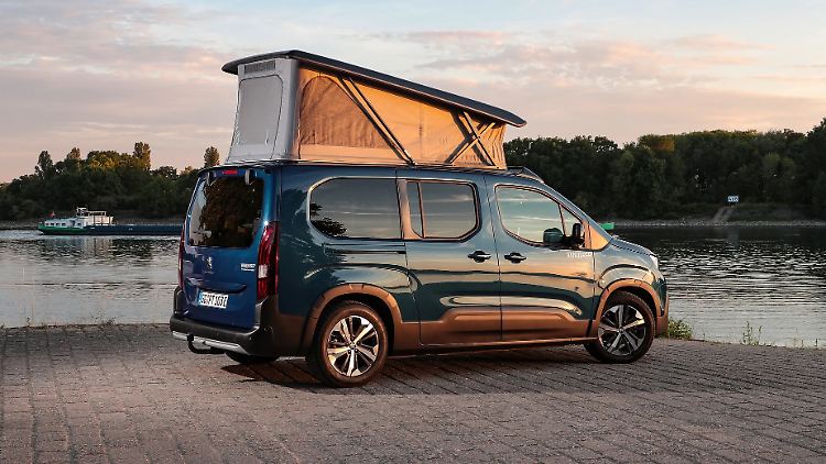 Auf einem Hochdachkombi basiert der Vanderer One mit Aufstelldach, der als Peugeot-Rifter- oder Opel-Combo-Ausbau zu haben ist.