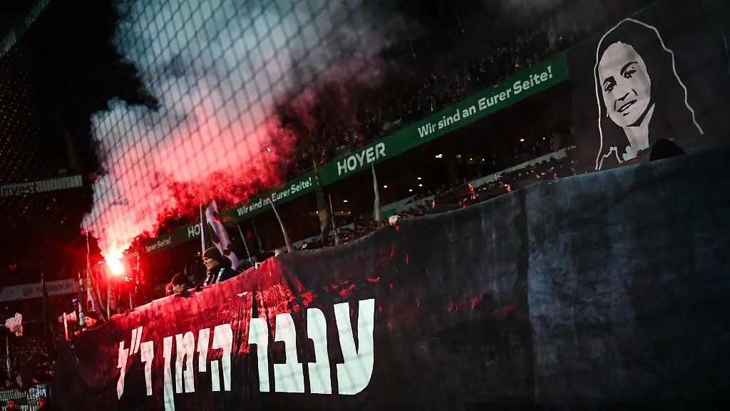 Fans-von-Werder-Bremen-gedenken-der-getoeteten-Hamas-Geisel-Inbar-Haiman