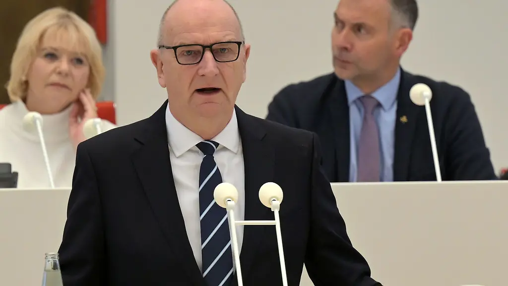 Dietmar-Woidke-bei-einer-Sitzung-des-Landtages-Brandenburg