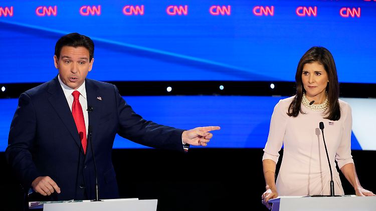 Vom Favoriten keine Spur: Ron DeSantis und Nikki Haley bei der Fernsehdebatte in Des Moines.