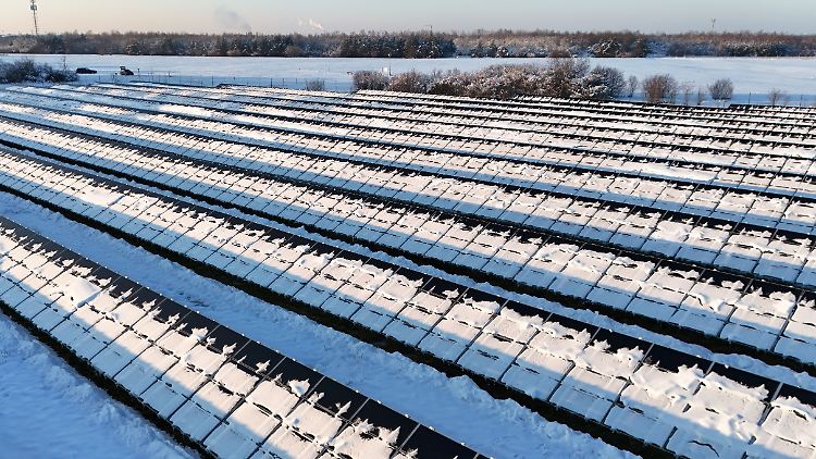 Die Solarfelder wachsen - jedoch nicht schnell genug, beklagt die IEA.