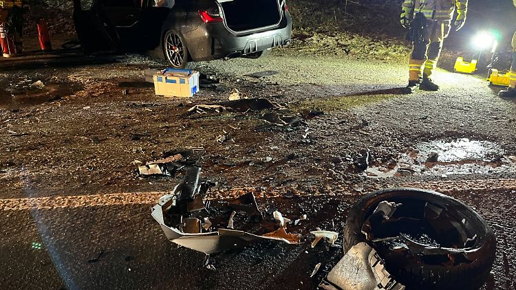 Die Rettungsmaßnahmen haben sich dadurch stark verzögert, wie die Polizei mitteilte.