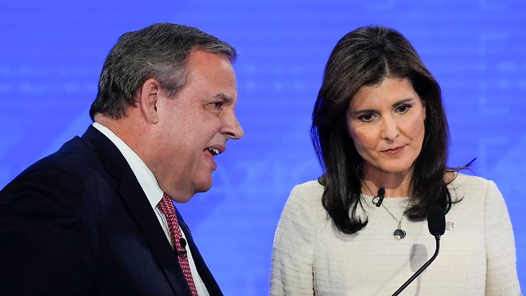 Durch Christies (l.) Ausscheiden steigen die Chancen von Nikki Haley (r.). Favorit bleibt aber Donald Trump.