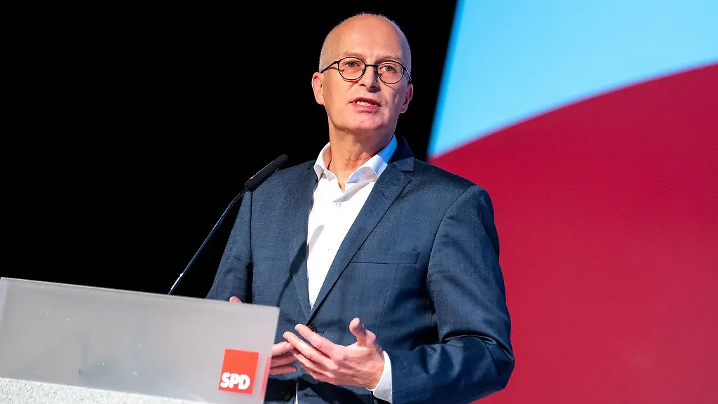 Peter-Tschentscher-SPD-Hamburgs-erster-Buergermeister-spricht