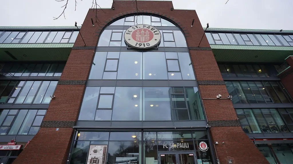 Blick-auf-das-Millerntor-Stadion-des-FC-St-Pauli