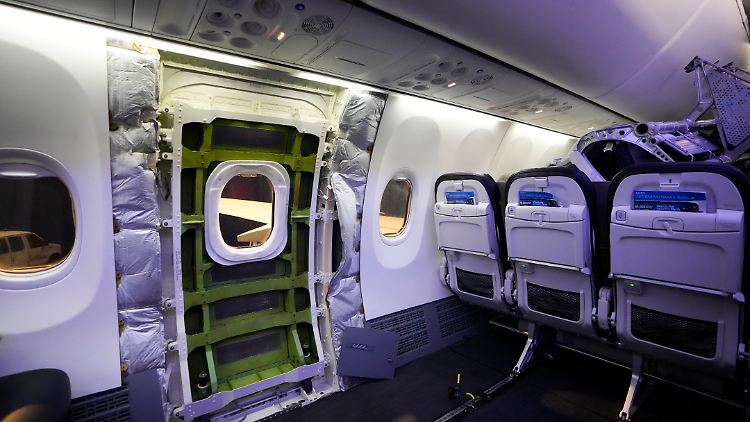 Auch diese Tür einer Boeing 737 Max 9 von Alaska Airlines wartet auf eine Inspektion.