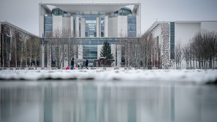 Eis vor dem Kanzleramt: Noch könnte sich die Koalition auf dem Weg zum Haushalt 2024 hinlegen.
