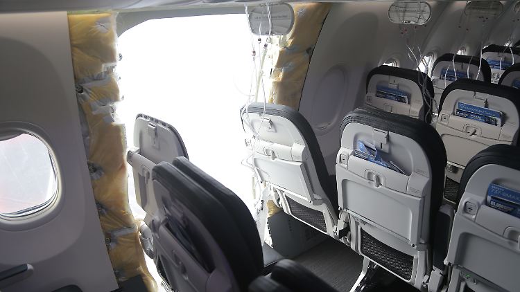 Ein Loch klafft im Rumpf der Boeing 737 MAX 9. Die 170 Passagiere des Alaska-Airlines-Flugs sind mit dem Schrecken davongekommen. 