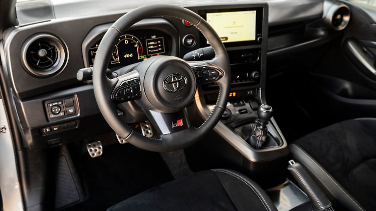 Jetzt neu im stärksten Yaris: Das Kombiinstrument besteht nur noch aus Displayfläche.