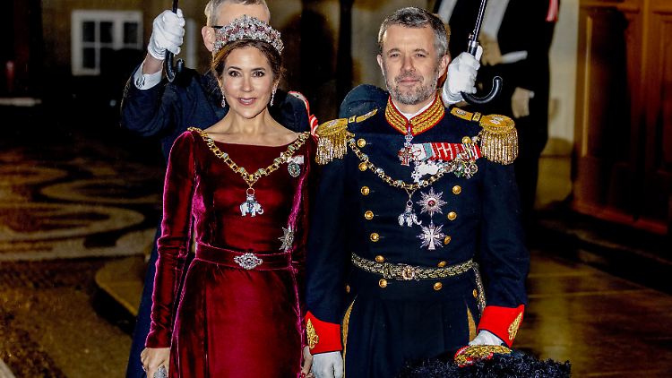 Das zukünftige Königspaar von Dänemark, Kronprinz Frederik und Kronprinzessin Mary beim Neujahresempfang auf dem Schloss Amalienborg in Kopenhagen.