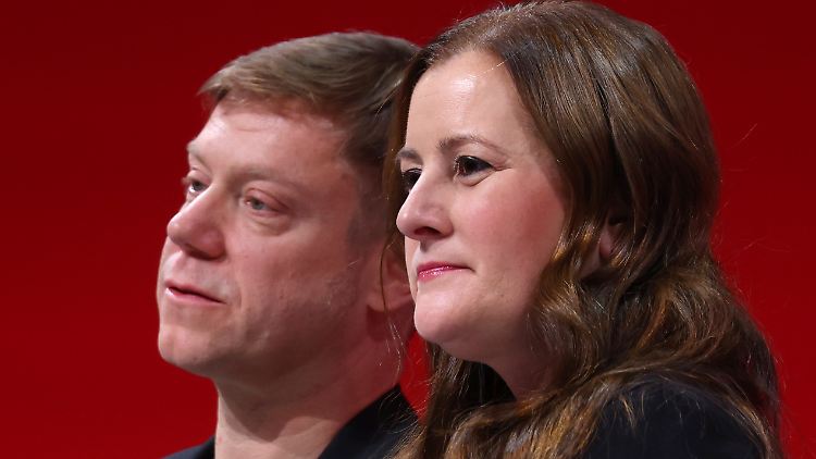 Schuldenbremse weg, Reichensteuer her - Die Linken-Chefs Schirdewan (l.) und Wissler wollen Deutschland erheblich umkrempeln.