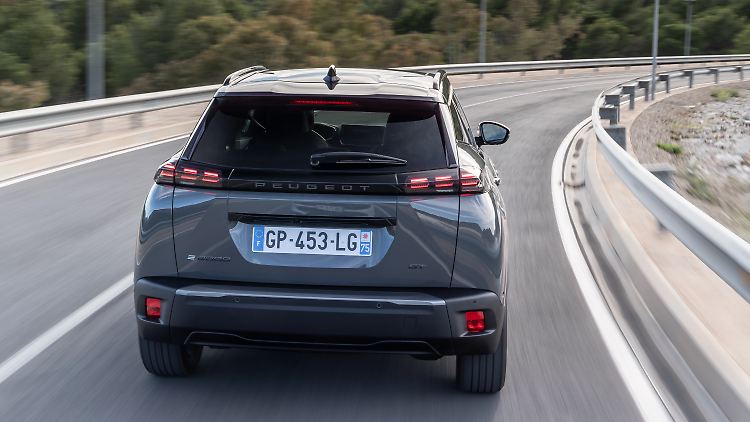 Das "Drei Krallen"-Thema wird auch von den LED-Rückleuchten aufgegriffen.