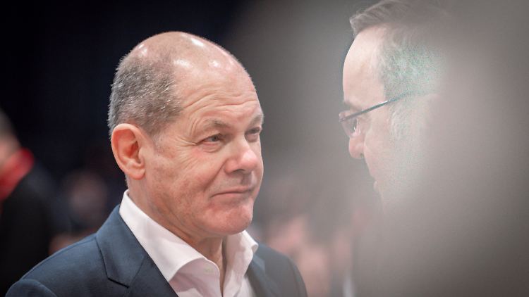 Sehnsucht nach ein wenig kommunikativer Führung: Scholz und Pistorius im Dezember beim SPD-Parteitag.