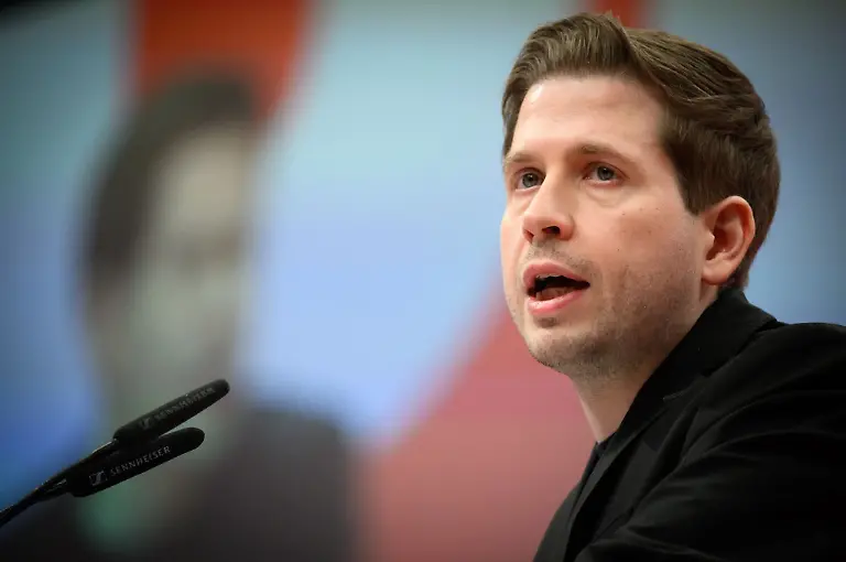 SPD-Generalsekretaer-Kevin-Kuehnert-haelt-die-Kritik-an-den-Sparplaenen-fuer-normal