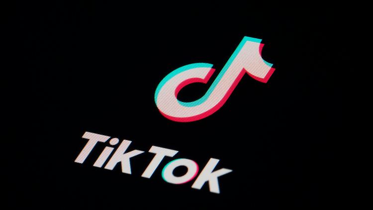 Auf Tiktok werben Influencer immer wieder mit ehrlich gemeinten oder vermeintlich guten Taten für Obdachlose.