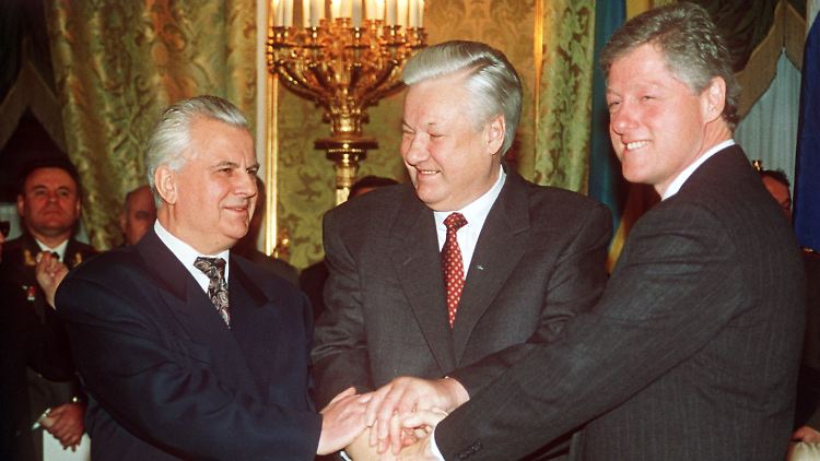 Krawtschuk, Jelzin und Clinton am 14. Januar 1994 im Kreml.