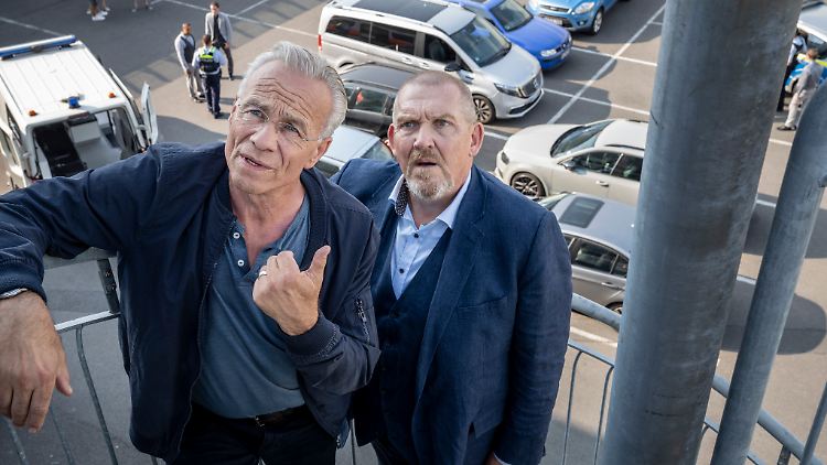 Ballauf (Klaus J. Behrendt, l.) und Schenk (Dietmar Bär) ermitteln nur nebenher an einem Mordfall.
