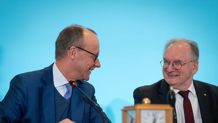 Die Umfragewerte machen in Heidelberg gute Laune: CDU-Chef Merz und Sachsen-Anhalts Ministerpräsident Haseloff setzen darauf, dass die Zeit der Ampel abläuft. 