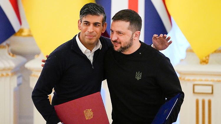 "Sollte Putin in der Ukraine gewinnen, wird er dort nicht halt machen", sagt Premier Sunak (l.).