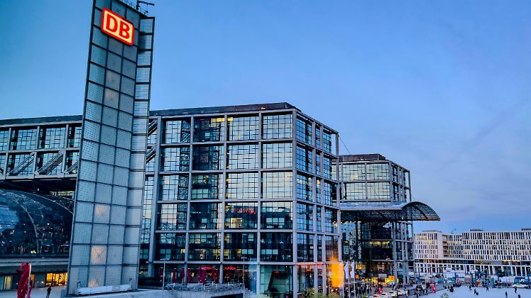 Der Berliner Hauptbahnhof ist erneut Schauplatz einer Aktion von pro-palästinensische Demonstranten.
