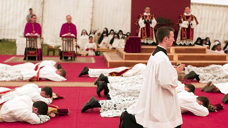 Die Pius-Bruderschaft sieht sich als "Bewahrer unverfälschter katholischer Glaubenslehre" und ist in mehr als 60 Ländern aktiv.