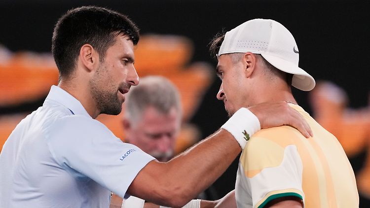 Großer Respekt für eine große Leistung: Djokovic hat Mühe gegen Prizmic.