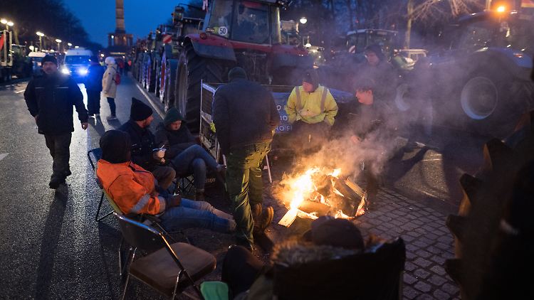 Viele Landwirte sind schon angereist vor dem morgigen Abschluss ihrer Protestwoche in Berlin. 