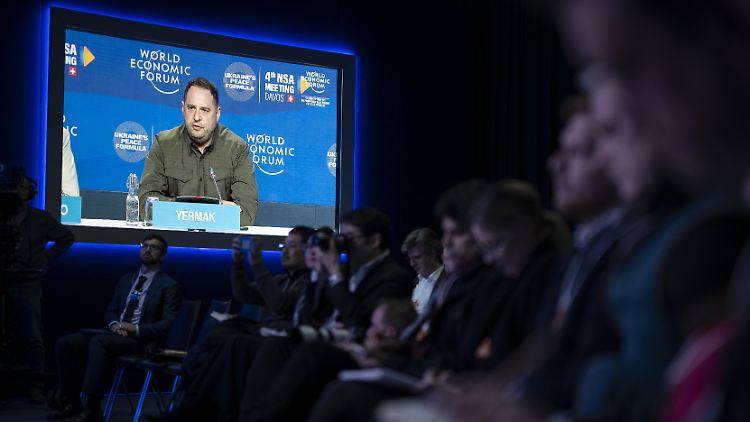 Aktuell seien Friedensverhandlungen mit Russland nicht möglich, machte Jermak in Davos klar.