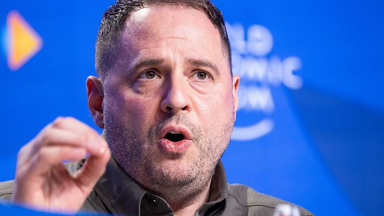 Präsidialamtschef Andrij Jermak spricht in Davos auf einer Pressekonferenz im Rahmen des vierten Treffens der Nationalen Sicherheitsberater zur Friedensformel für die Ukraine.