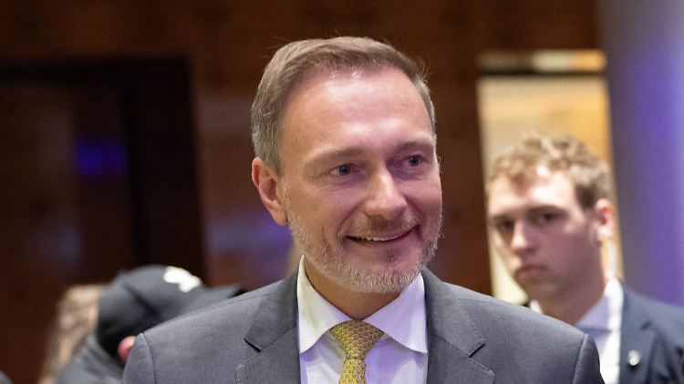 Bundesfinanzminister Lindner hält sich mit Kritik an seinen Koalitionspartnern nicht zurück.