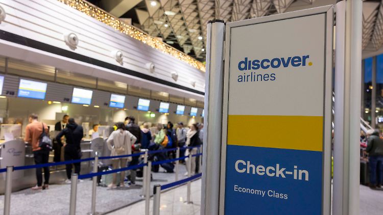 Bei der Lufthansa-Tochter Discover Airlines läuft eine Urabstimmung über einen Pilotenstreik.