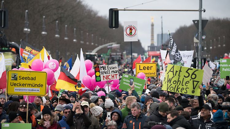 Rukwied zufolge haben sich in Berlin 30.000 Demonstrierende versammelt.
