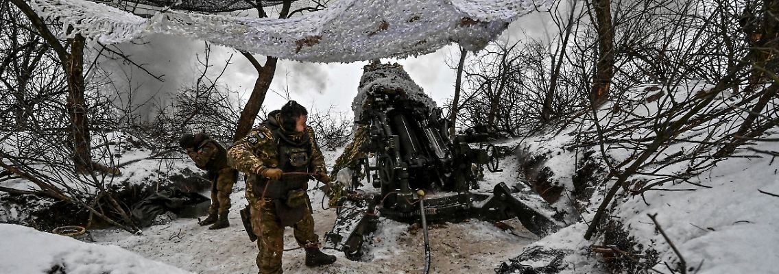 2024-01-15T084106Z_1807813891_RC2IH5A18FPT_RTRMADP_3_UKRAINE-CRISIS-FRONTLINE-ARTILLERY.JPG